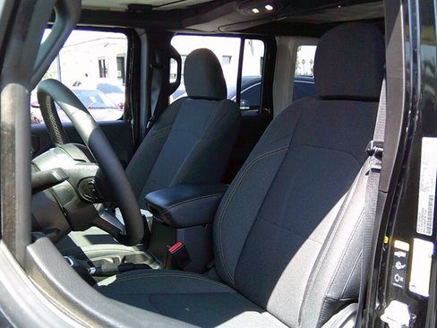 Used 2023 Jeep Wrangler Unlimited Sahara AWD/4WD image 14