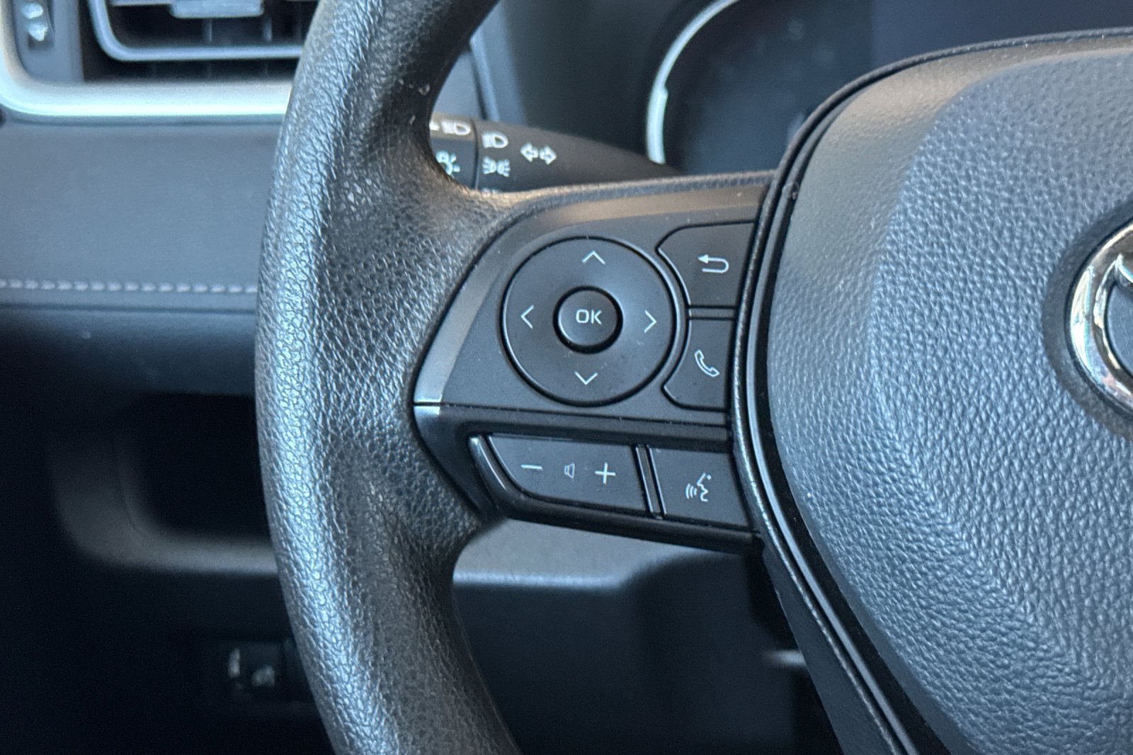 Certified 2025 Toyota RAV4 LE AWD/4WD image 28