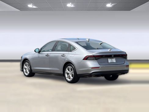 Certified 2023 Honda Accord LX image 3