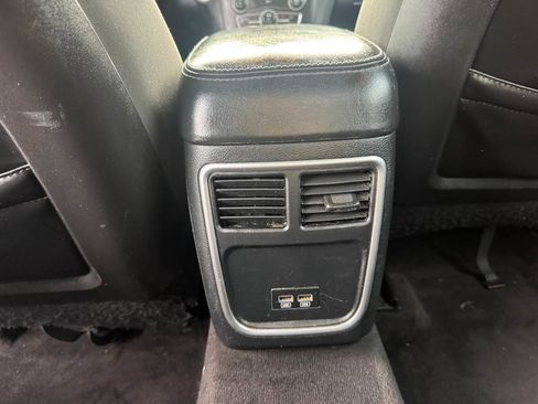 Used 2017 Dodge Charger SE image 18