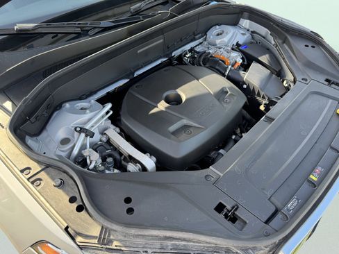 Used 2024 Volvo XC90 T8 Ultimate w/ Lounge Package image 12