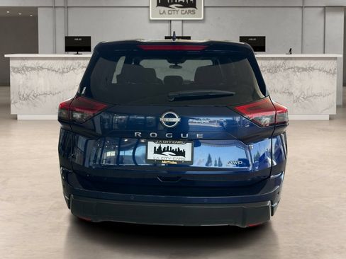 Used 2025 Nissan Rogue SV AWD/4WD image 5
