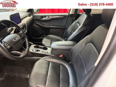 Used 2022 Ford Escape Titanium image 9