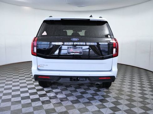 Certified 2025 Ford Expedition Active AWD/4WD image 5