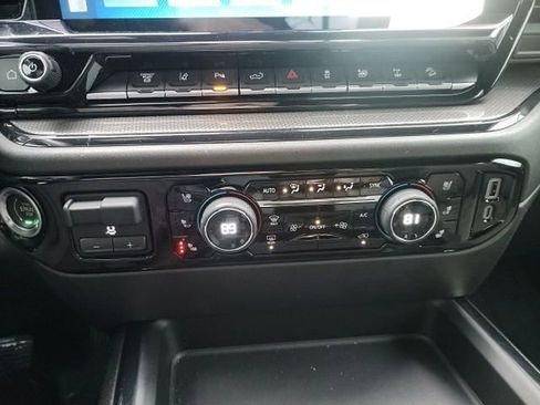 Used 2024 Chevrolet Silverado 2500 ZR2 w/ Technology Package image 11