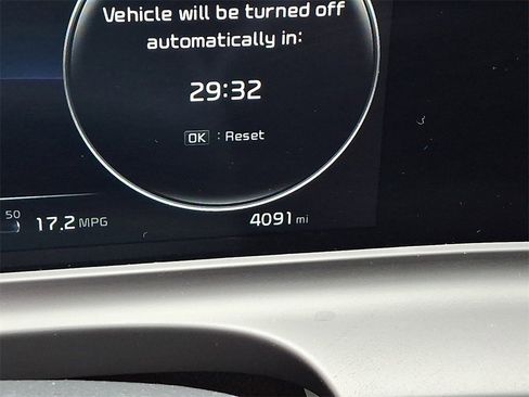 Certified 2025 Kia Seltos SX w/ SX Sunroof Package image 22