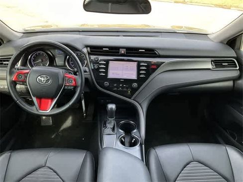 Used 2020 Toyota Camry SE image 18