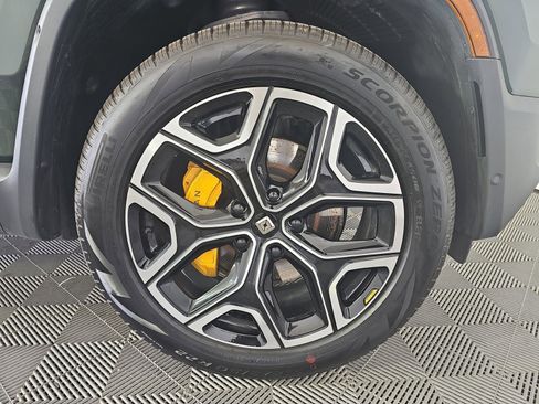 Used 2024 Rivian R1S Adventure image 12