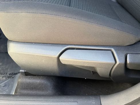 Used 2025 Nissan Kicks S image 18