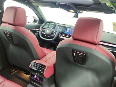 Used 2026 BMW 540i xDrive image 28