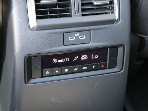 Used 2024 MAZDA CX-90 Plug-In Hybrid w/ Premium Pkg image 32