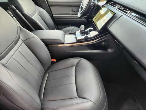 Used 2025 Land Rover Range Rover Sport SE AWD/4WD image 3