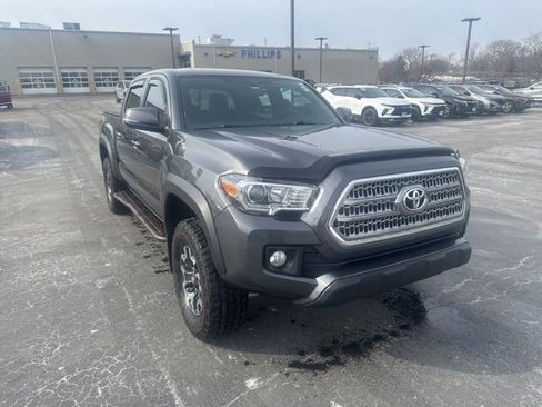 Used 2016 Toyota Tacoma SR image 4