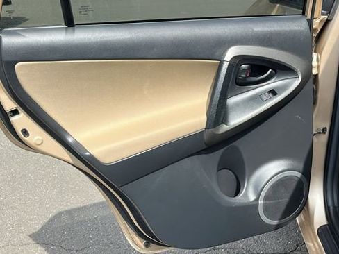 Used 2011 Toyota RAV4 4WD w/ Base L4 Extra Value Pkg image 17