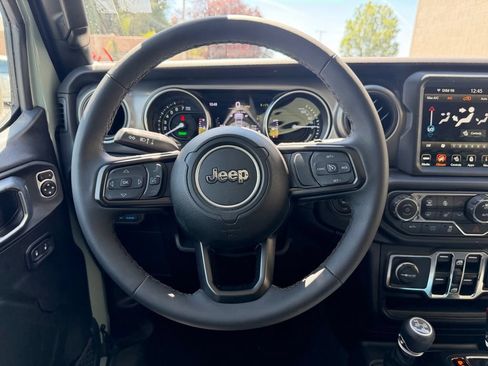Used 2023 Jeep Wrangler Unlimited w/ Cold Weather Group AWD/4WD image 9