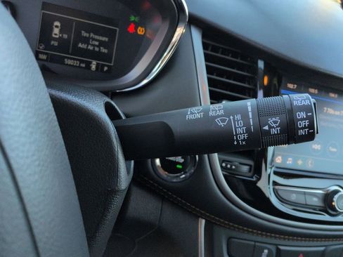 Used 2022 Chevrolet Trax LT w/ LT Convenience Package image 29