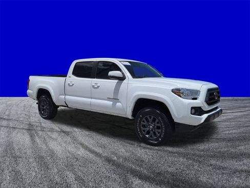 Used 2023 Toyota Tacoma SR5 w/ Technology Package AWD/4WD image 2