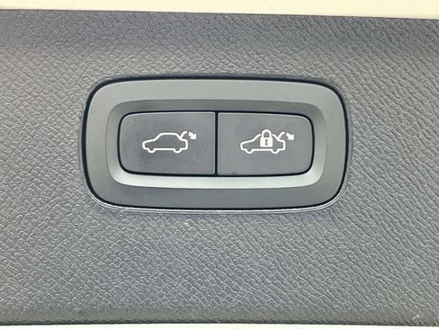 Used 2023 Volvo XC90 B6 Ultimate w/ Protection Package Premier image 13