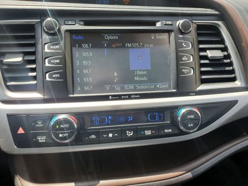 Used 2018 Toyota Highlander Plus FWD image 52