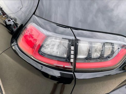 Used 2019 Jeep Cherokee Latitude Plus image 28