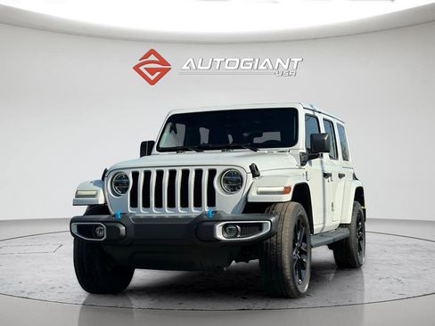Used 2022 Jeep Wrangler Unlimited Sahara w/ Cold Weather Group image 13