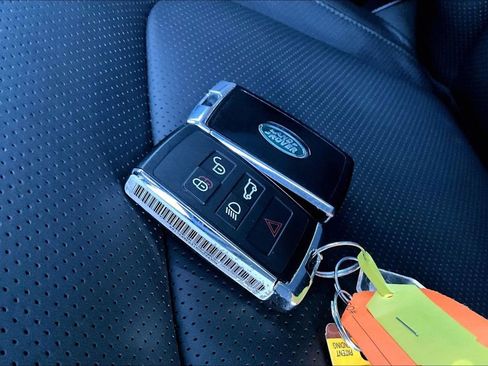 Certified 2025 Land Rover Defender 110 X image 33