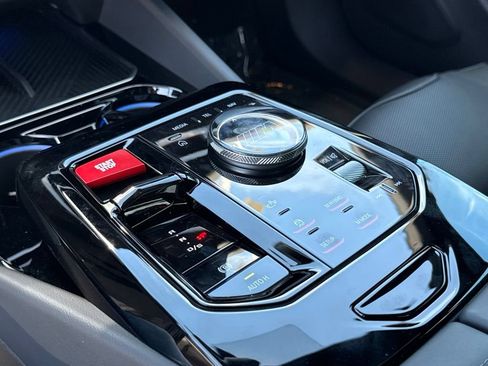 Used 2026 BMW M5 w/ Executive Package AWD/4WD image 28