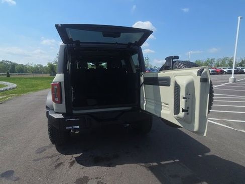 Used 2025 Ford Bronco Outer Banks w/ Sasquatch Package AWD/4WD image 12