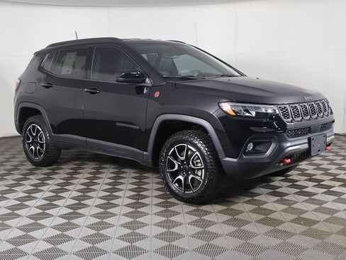 Used 2024 Jeep Compass Trailhawk AWD/4WD image 43