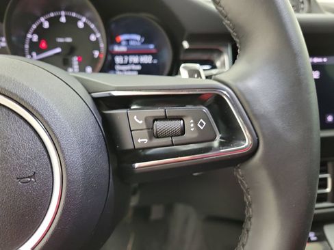 Used 2025 Porsche Macan image 24