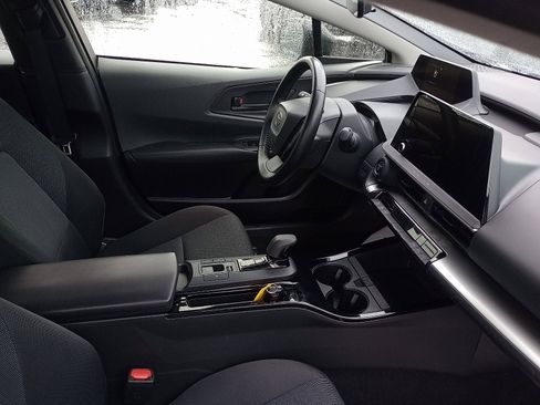 Used 2024 Toyota Prius LE image 7