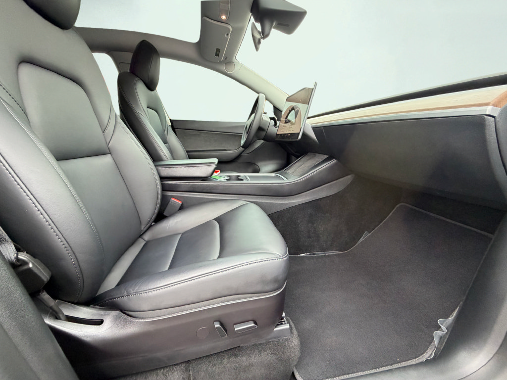Used 2022 Tesla Model Y Performance AWD/4WD image 32