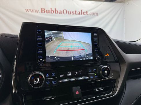 Used 2022 Toyota Highlander L FWD image 14