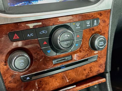 Used 2013 Chrysler 300 RWD image 16