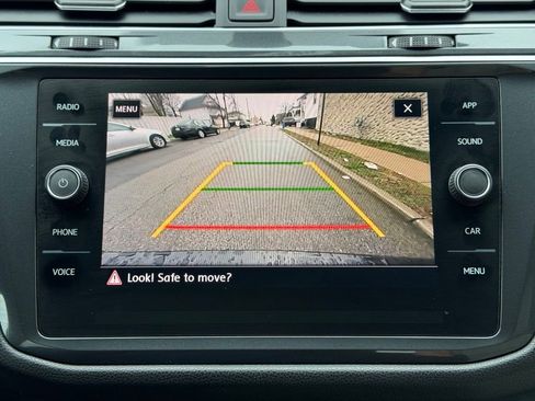 Used 2020 Volkswagen Tiguan SE R-Line image 38