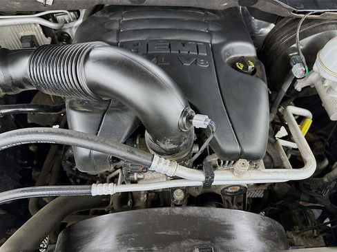 Used 2018 RAM 1500 SLT image 35