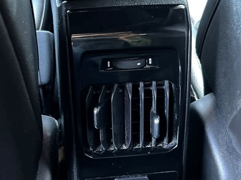 Used 2024 Jeep Compass Latitude image 14