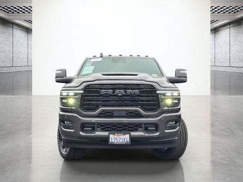 Used 2025 RAM 3500 Laramie AWD/4WD image 4