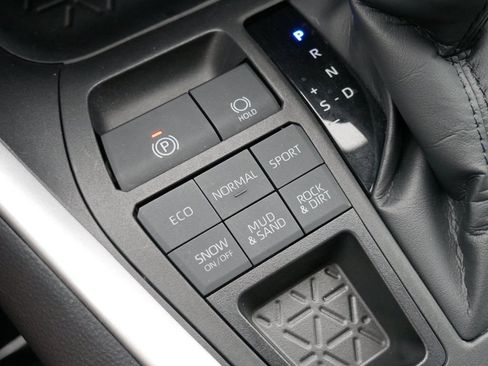 Used 2022 Toyota RAV4 LE AWD/4WD image 26