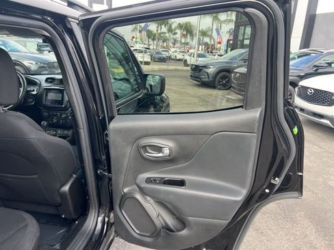 Used 2022 Jeep Renegade Latitude image 12