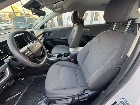 Used 2025 Kia K4 LXS image 28