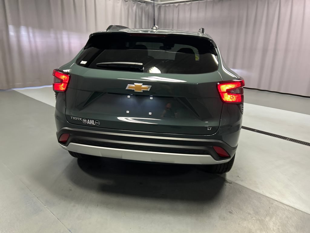 Used 2025 Chevrolet Trax LT FWD image 6