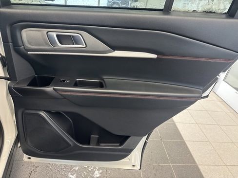 Used 2025 Ford Explorer ST-Line w/ ST-Line Street Pack image 13