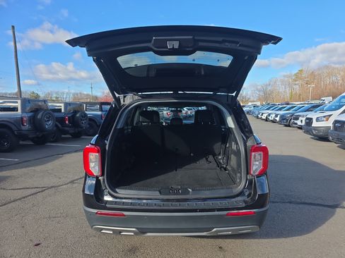 Certified 2022 Ford Explorer XLT w/ Equipment Group 202A image 17