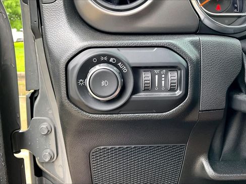 Used 2021 Jeep Wrangler Sport AWD/4WD image 33