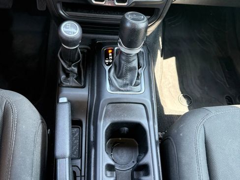 Used 2018 Jeep Wrangler Unlimited Sport S image 25