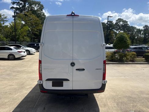 Used 2024 Mercedes-Benz Sprinter 2500 image 5