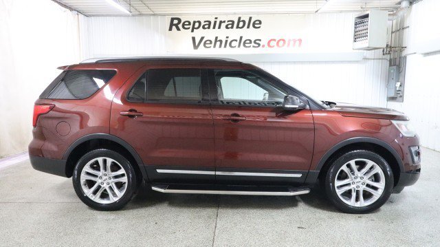 Used 2016 Ford Explorer XLT w/ Equipment Group 202A AWD/4WD image 4
