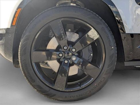 Used 2026 Land Rover Defender 110 X-Dynamic SE AWD/4WD image 10