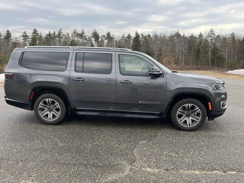 Used 2024 Jeep Wagoneer L Series II w/ Flexible Seating Group image 4